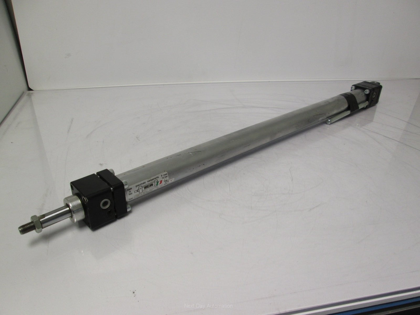 New – Open box Megliani SIAT 3.8.02092 Pneumatic Cylinder 575mm Stroke 1/8" Ports M10x1.25 Rod