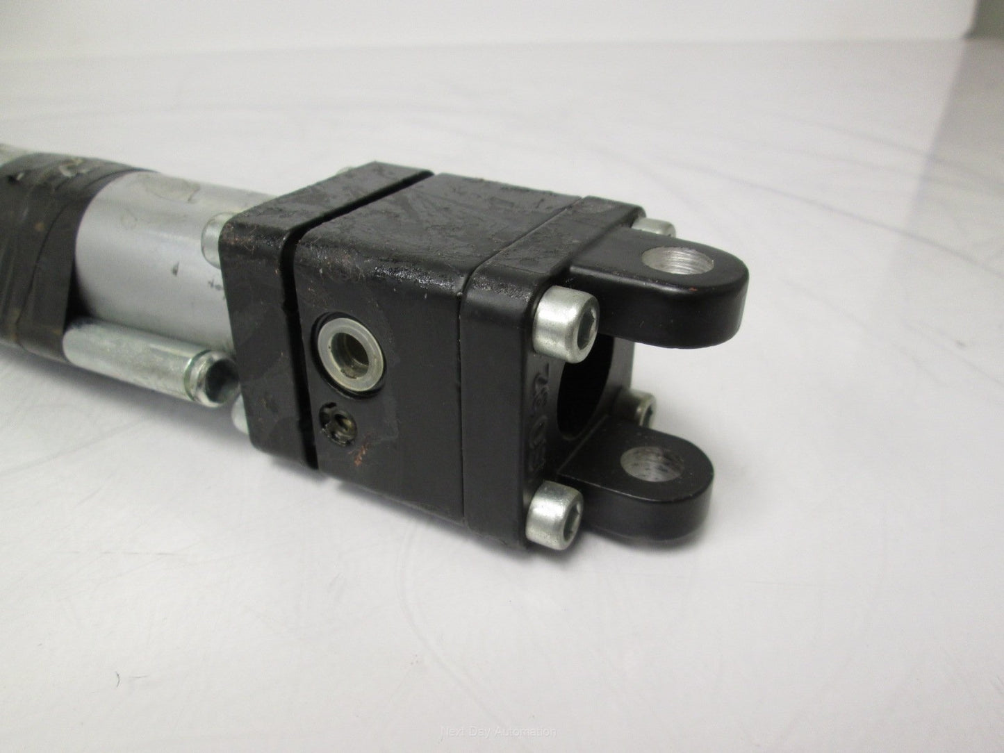 New – Open box Megliani SIAT 3.8.02092 Pneumatic Cylinder 575mm Stroke 1/8" Ports M10x1.25 Rod