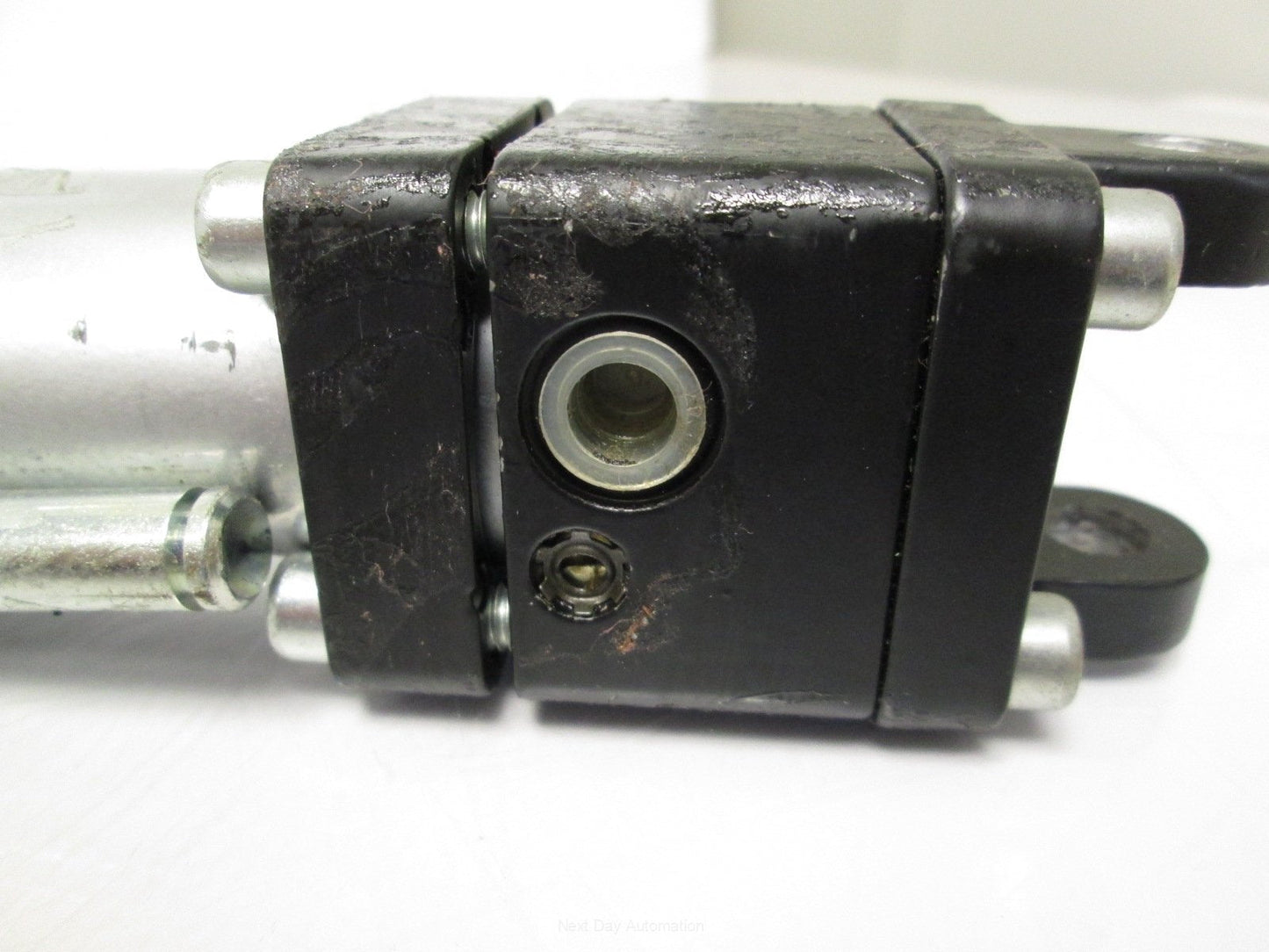 New – Open box Megliani SIAT 3.8.02092 Pneumatic Cylinder 575mm Stroke 1/8" Ports M10x1.25 Rod