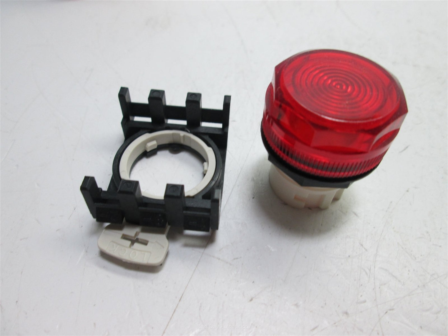 New Lot of 2 New Cutler Hammer E22H2 Pilot Lights, Red Plastic Lens, 22.5mm Bayonet