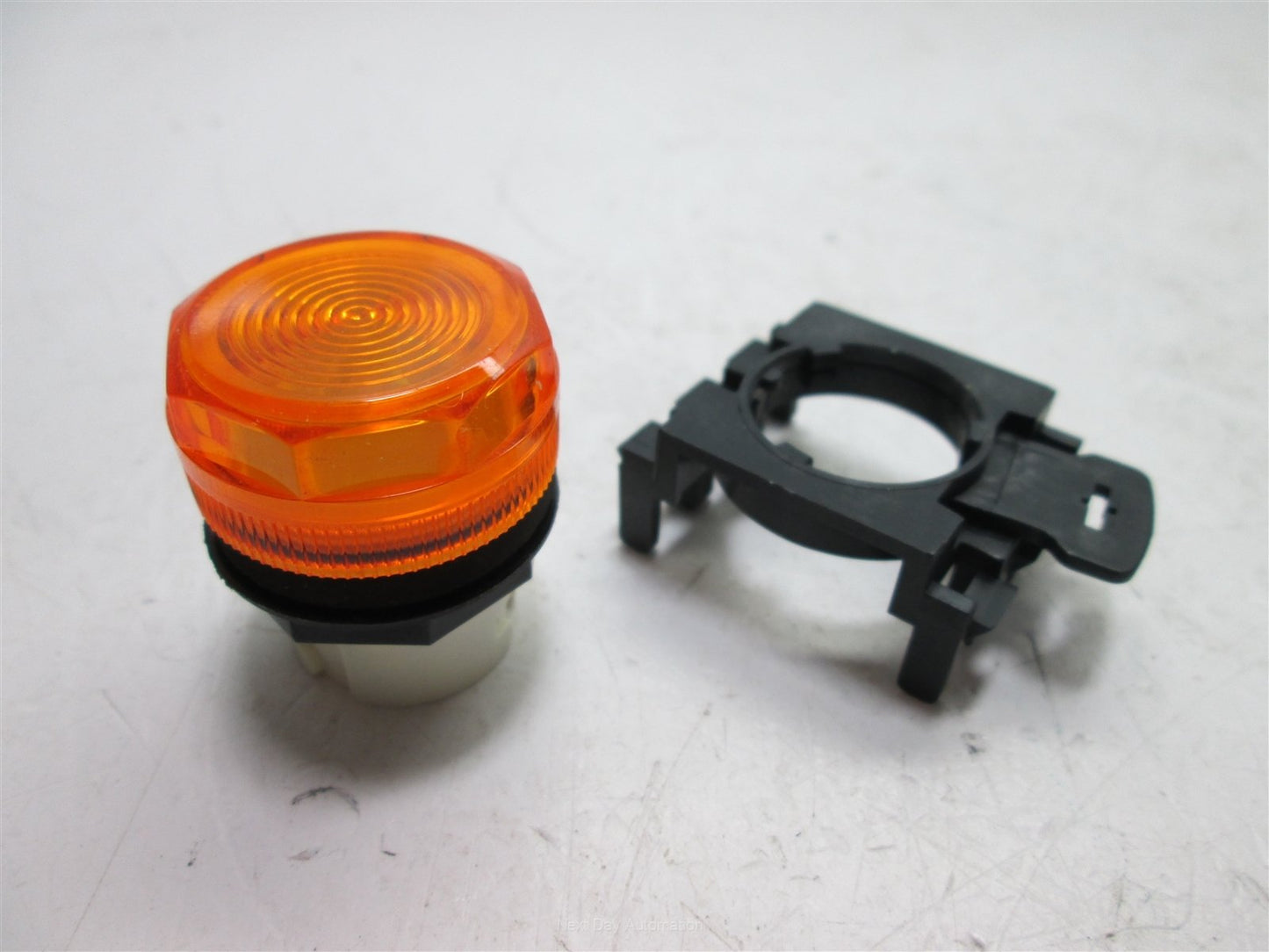 New New Cutler Hammer E22H9X10 Pilot Light, Amber Plastic Lens, 22.5mm Bayonet