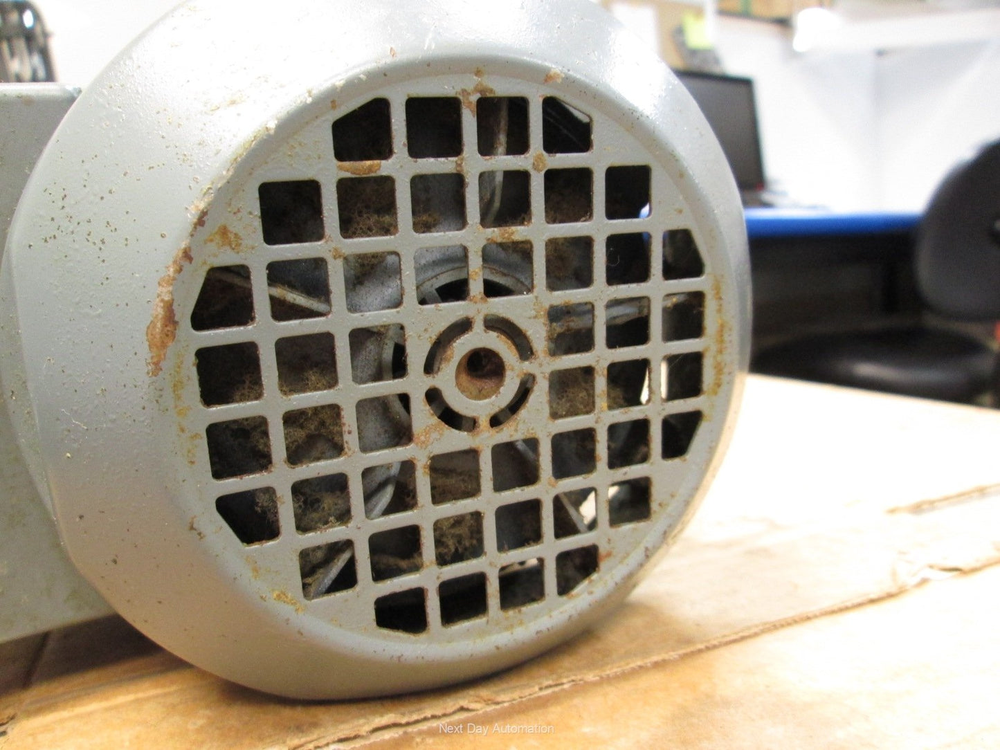 Used SEW EuroDrive RF37 DR63M6 Gear Motor 3-Phase 220/380VAC1.04/0.6A 8.5RPM 1" Shaft