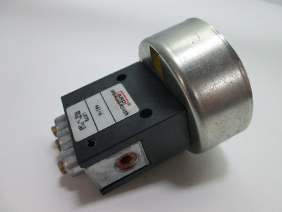 Used ARO 461-4 Palm Button Control Valve, 2-Position 3-Way, Button Color: Yellow