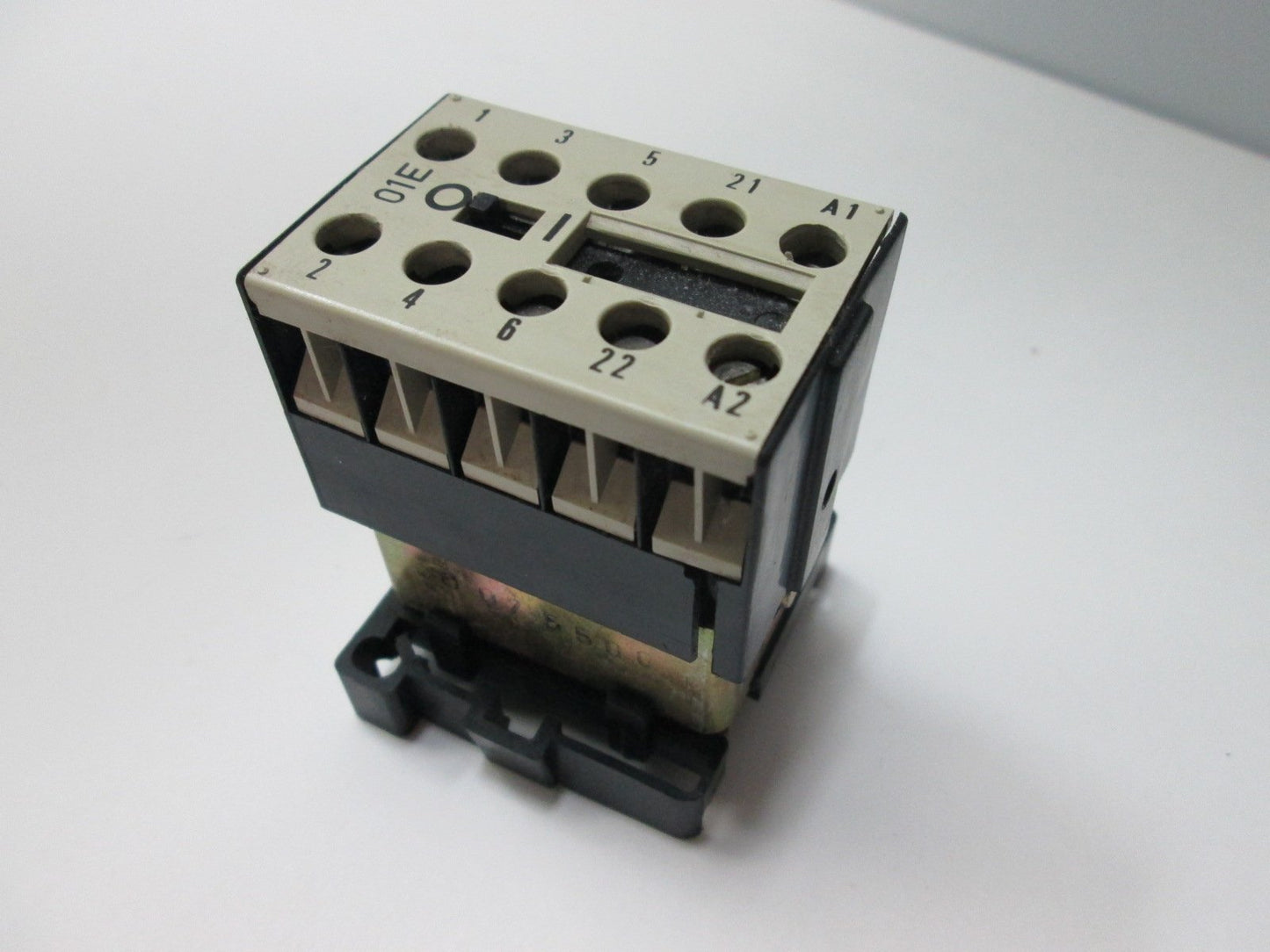 Used Siemens 3TJ5001-0BB4 Contactor, 4-Pole, Coil: 25VDC, Contacts: 3x N/O 1x N/C