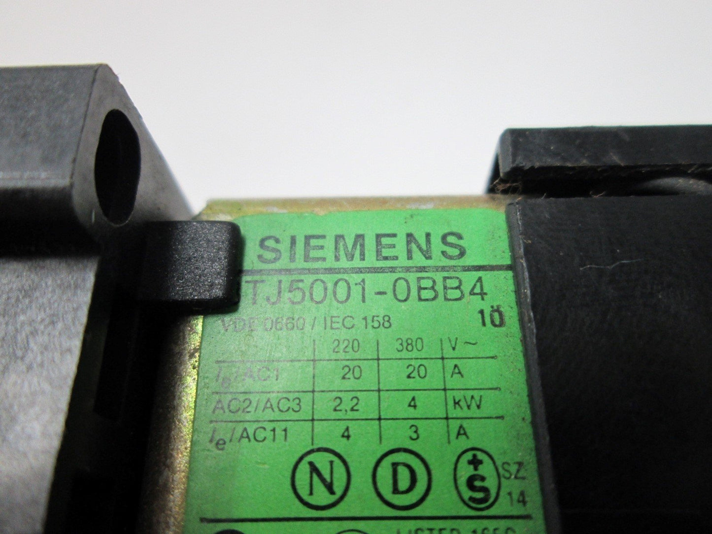 Used Siemens 3TJ5001-0BB4 Contactor, 4-Pole, Coil: 25VDC, Contacts: 3x N/O 1x N/C