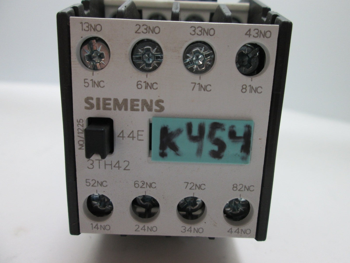 Used Siemens 3TH4244-0B Contactor, 4-Pole, Contacts: 4x N/O 4x N/C, Coil: 24VDC