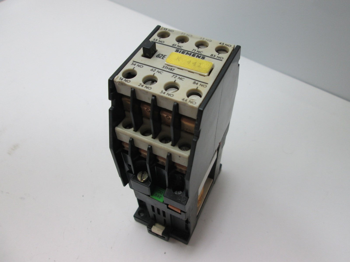Used Siemens 3TH8262-0B Contactor, 4-Pole, Contacts: 6x N/O 2x N/C, Coil: 24VDC