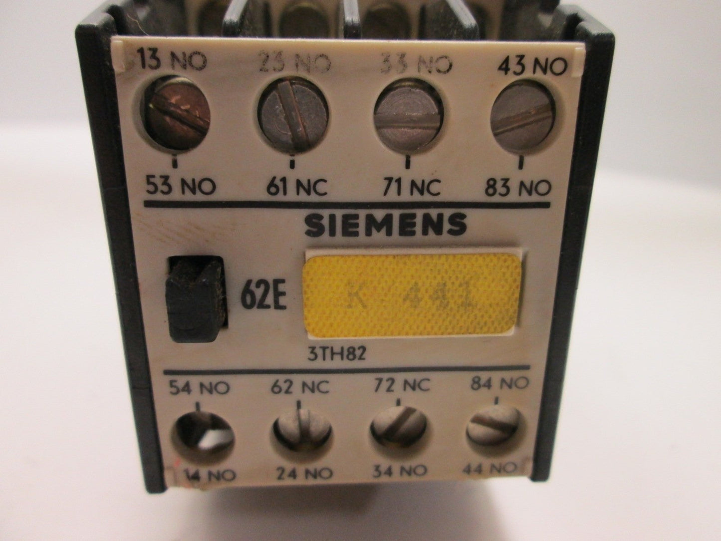 Used Siemens 3TH8262-0B Contactor, 4-Pole, Contacts: 6x N/O 2x N/C, Coil: 24VDC