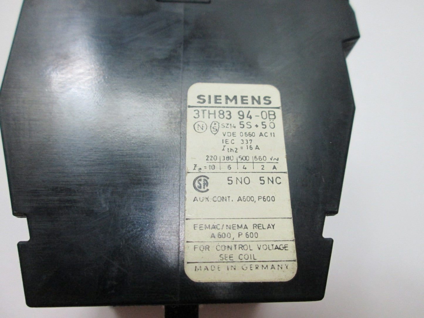 Used Siemens 3TH8394-0B Contactor, 5-Pole, Contacts: 5x N/O 5x N/C, Coil: 24VDC
