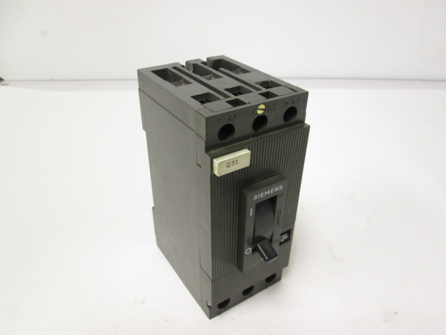 Used Siemens 3VE4-200-0CQ00 Circuit Breaker 690VAC 22-32A 3 Pole