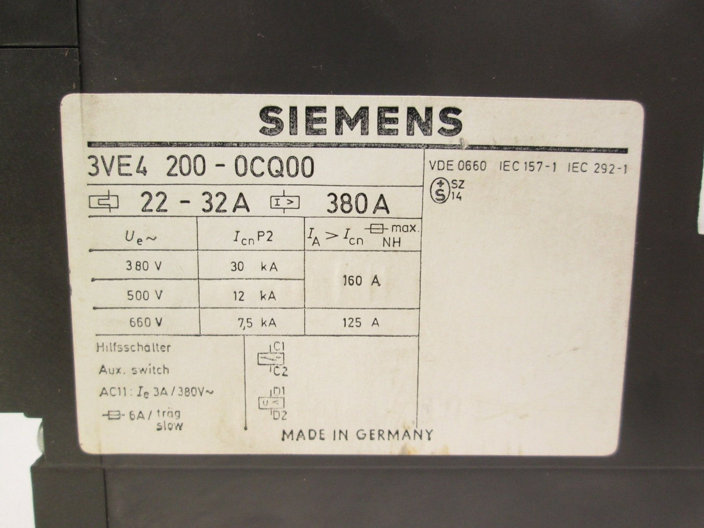Used Siemens 3VE4-200-0CQ00 Circuit Breaker 690VAC 22-32A 3 Pole