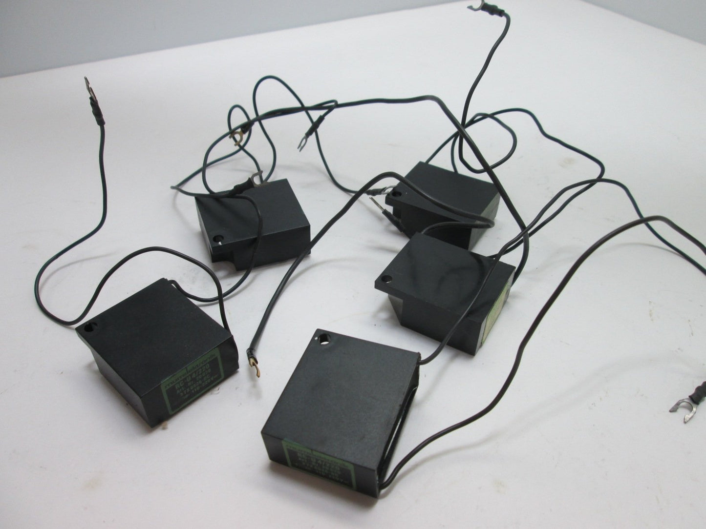 Used Lot of 5 Murrelektronik RC-U4/220 Surge Suppressors, Voltage: 110-120VAC