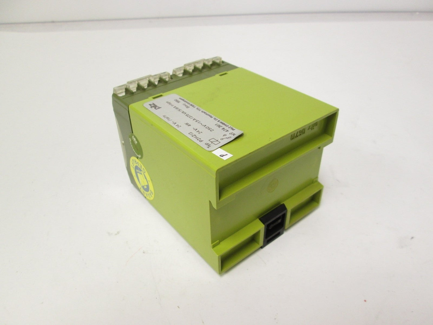 Used Pilz P2HZ/3 24V-/1A/1R Two-Hand Safety Relay 24V 4W Control 250VAC 1.5A Contacts