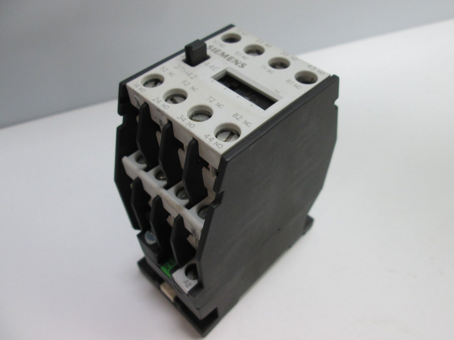 Used Siemens 3TH42 Contactor, 4-Pole, Contacts: 4x N/O 4x N/C, Coil: 100/120VAC