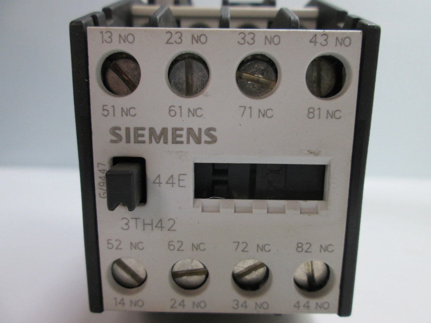 Used Siemens 3TH42 Contactor, 4-Pole, Contacts: 4x N/O 4x N/C, Coil: 100/120VAC