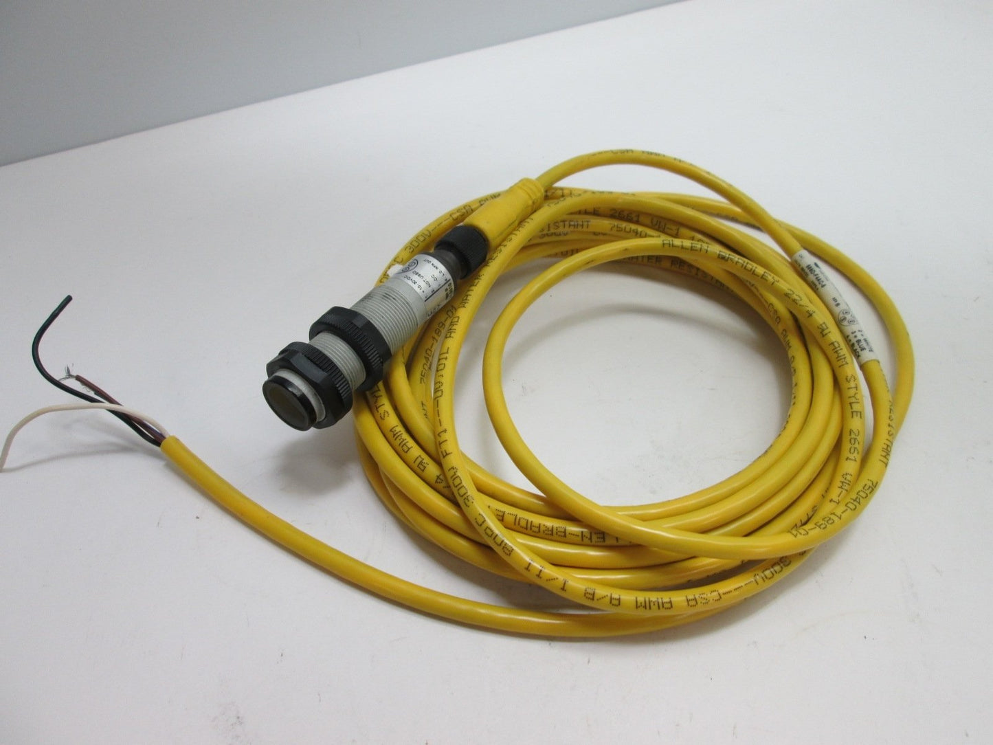 Used Allen Bradley 42CA-D1JNAE-D4 Photoelectric Sensor, Infrared: 880nm, 10-30VDC