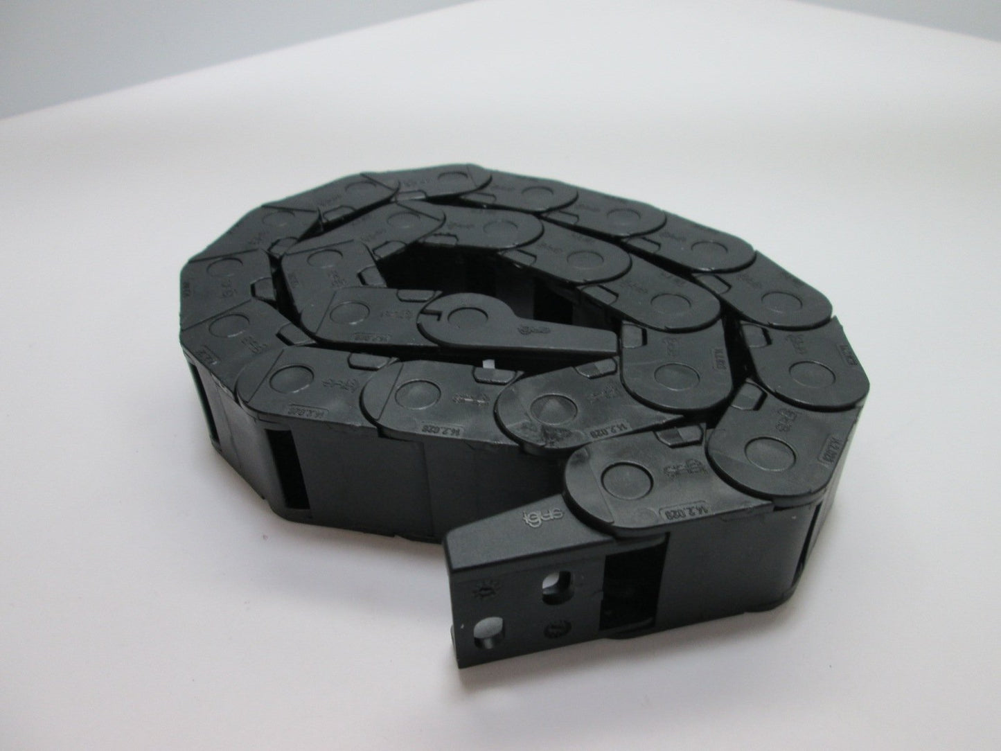Used Igus 14.2.028 Energy Chain, Dimensions: 29-5/8" x 7/16" x 1", Mounting Brackets
