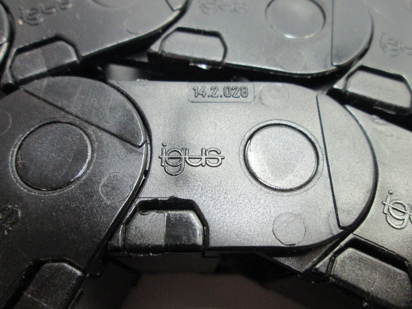 Used Igus 14.2.028 Energy Chain, Dimensions: 29-5/8" x 7/16" x 1", Mounting Brackets