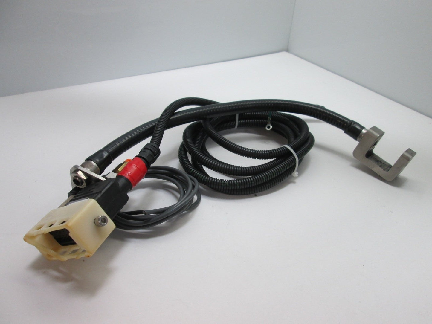Used Simco R55 6KVA Ionizing Air Nozzle, With Omron E3F2-DS10C4-N Photoeye Sensor