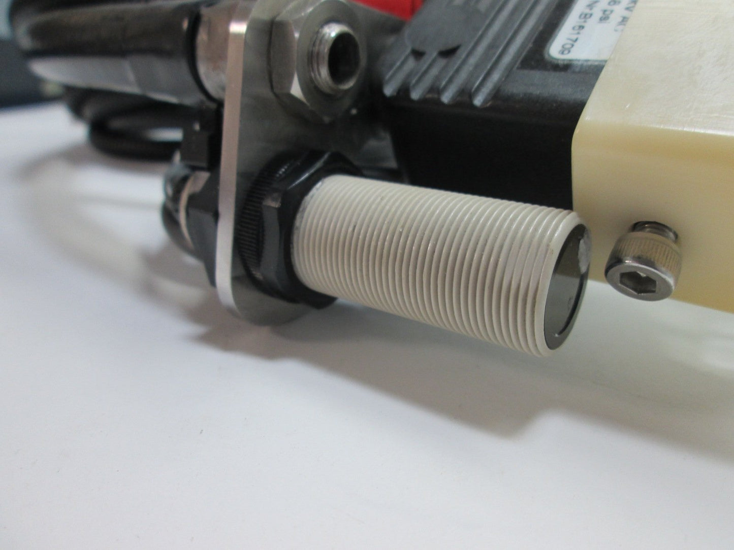 Used Simco R55 6KVA Ionizing Air Nozzle, With Omron E3F2-DS10C4-N Photoeye Sensor
