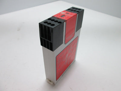 Used Banner ES-FA-9A E-Stop Safety Relay Module, Voltage: 24VAC/DC, 3 N/O Contacts