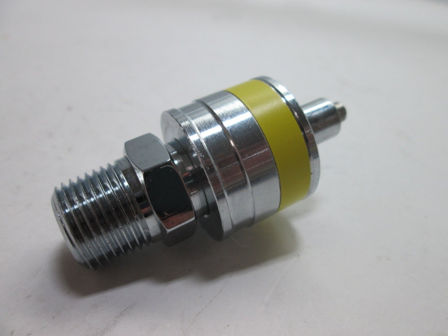Used Swagelok QC6 Quick-Connect Coupler, Threads: 3/8" NPT Male, Key: K4-Yellow
