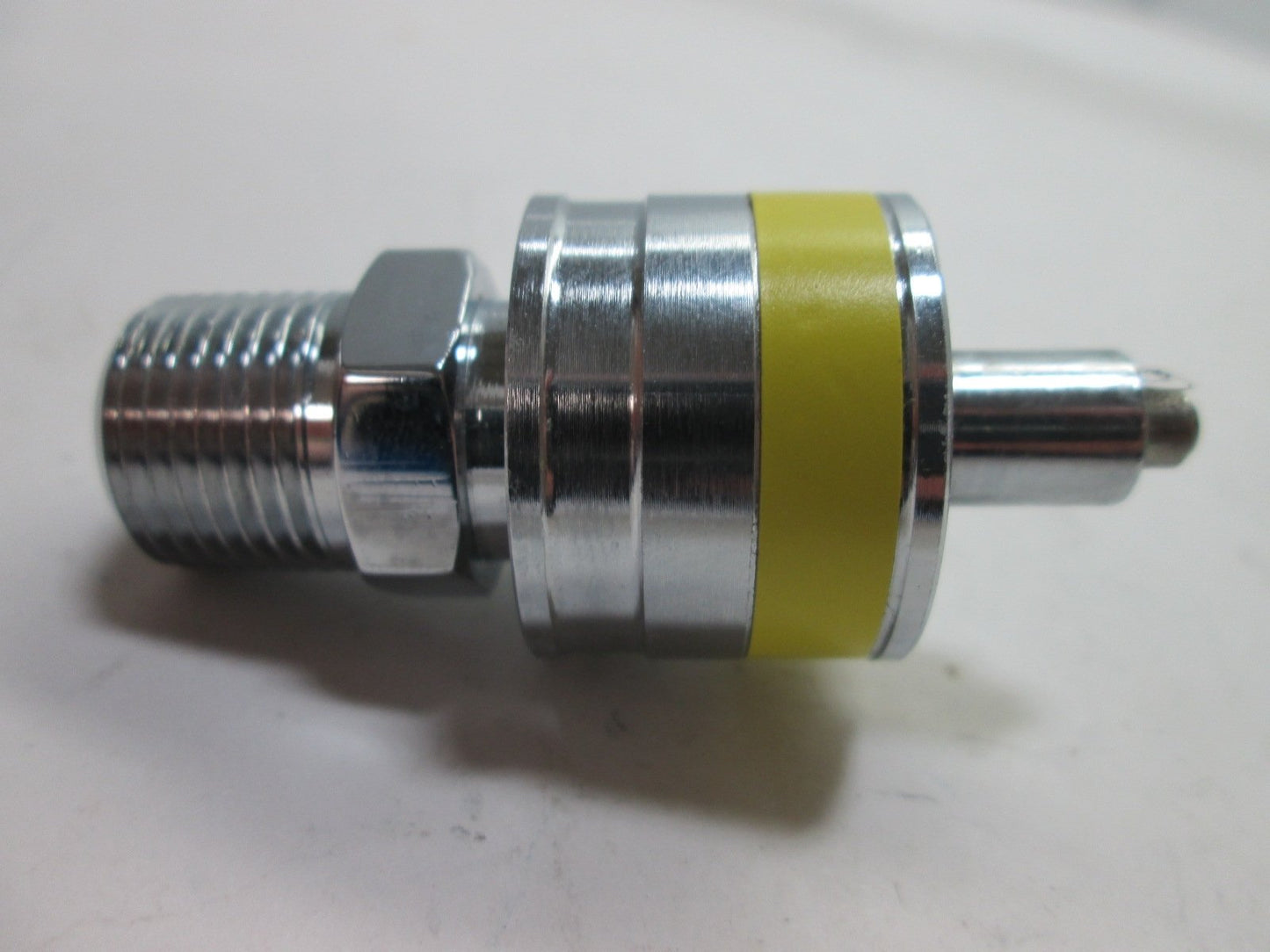 Used Swagelok QC6 Quick-Connect Coupler, Threads: 3/8" NPT Male, Key: K4-Yellow