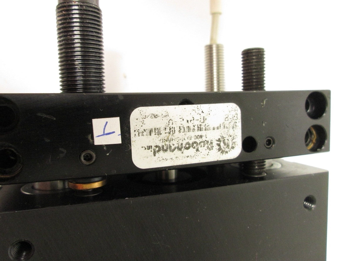 Used Robohand DLB-12 Linear Slide 1" Bore 2" Stroke Viton Seals w/ OSIN-011 Sensors