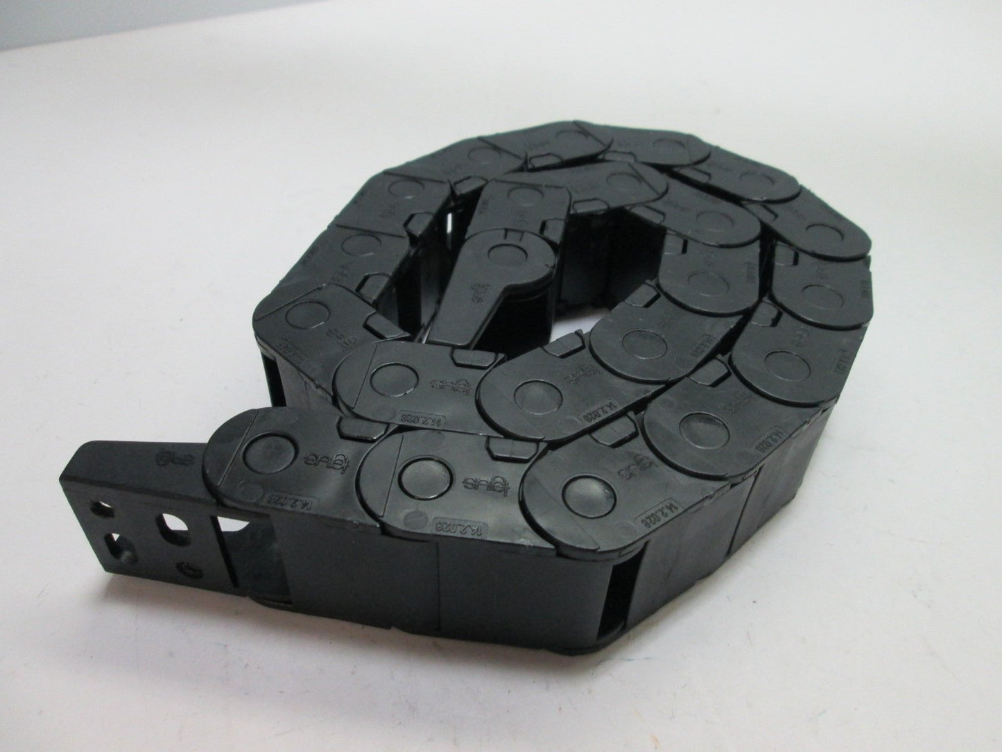 Used Igus 14.2.028 Energy Chain, Dimensions: 28.5" x 7/16" x 1", Mounting Brackets