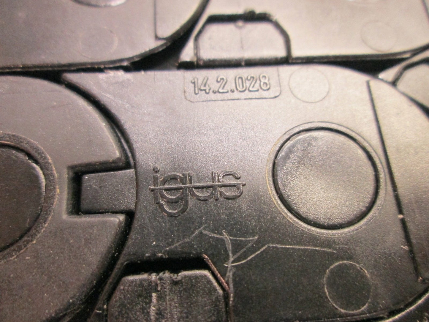 Used Igus 14.2.028 Energy Chain, Dimensions: 28.5" x 7/16" x 1", Mounting Brackets