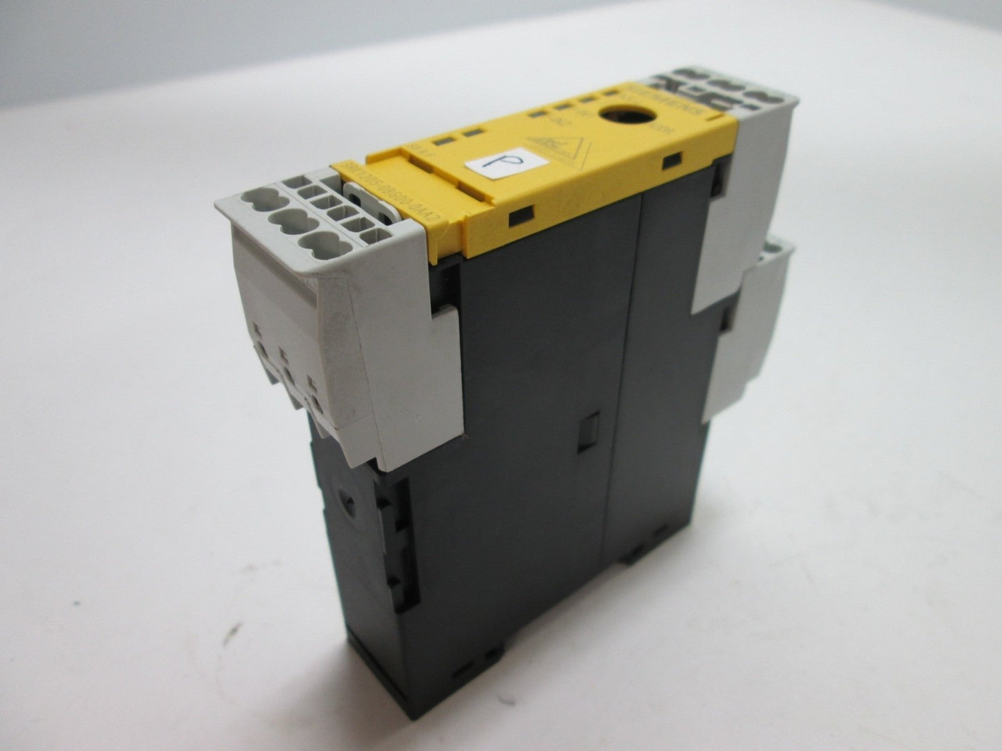 Used Siemens 3RK1205-0BG00-0AA2 SlimLine Safety Module, 2-Inputs, *Broken Ribbing*