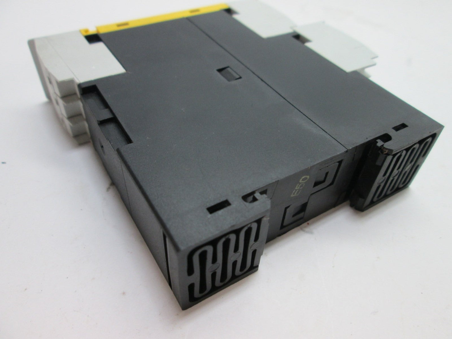 Used Siemens 3RK1205-0BG00-0AA2 SlimLine Safety Module, 2-Inputs, *Broken Ribbing*