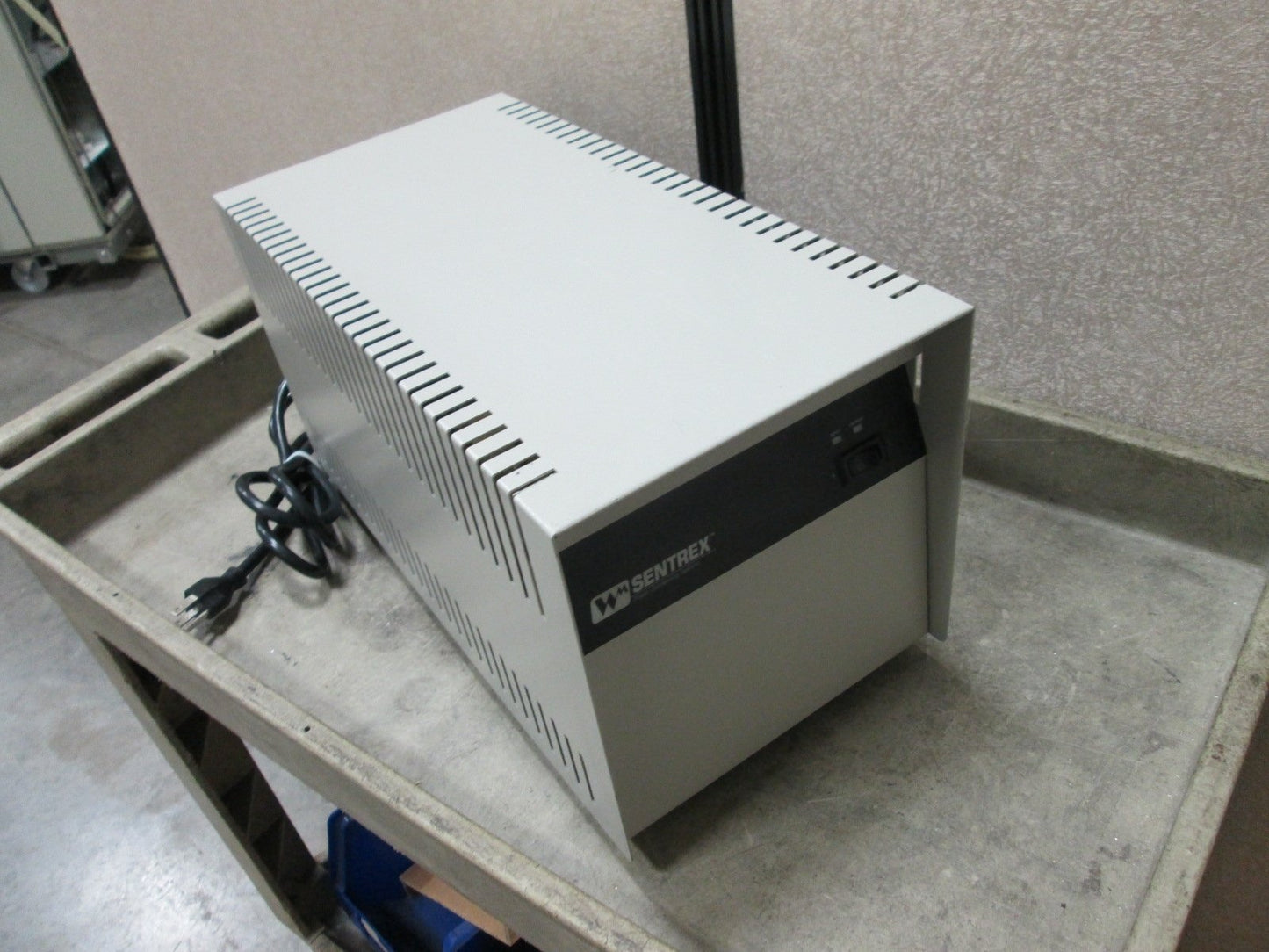 Used Sentrex CLC-0750-AAA Line Conditioner, Input: 120V 5.52A, Output: 120V 6.25A