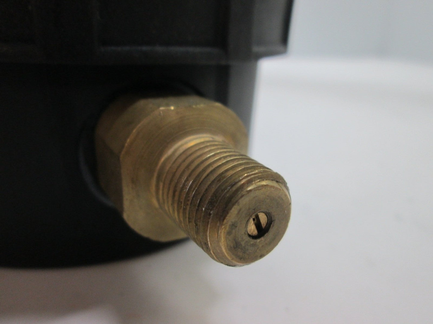 New In Box Winters P606C/3Y Pressure Gauge, Range: 0-200psi (0-1379kPa)