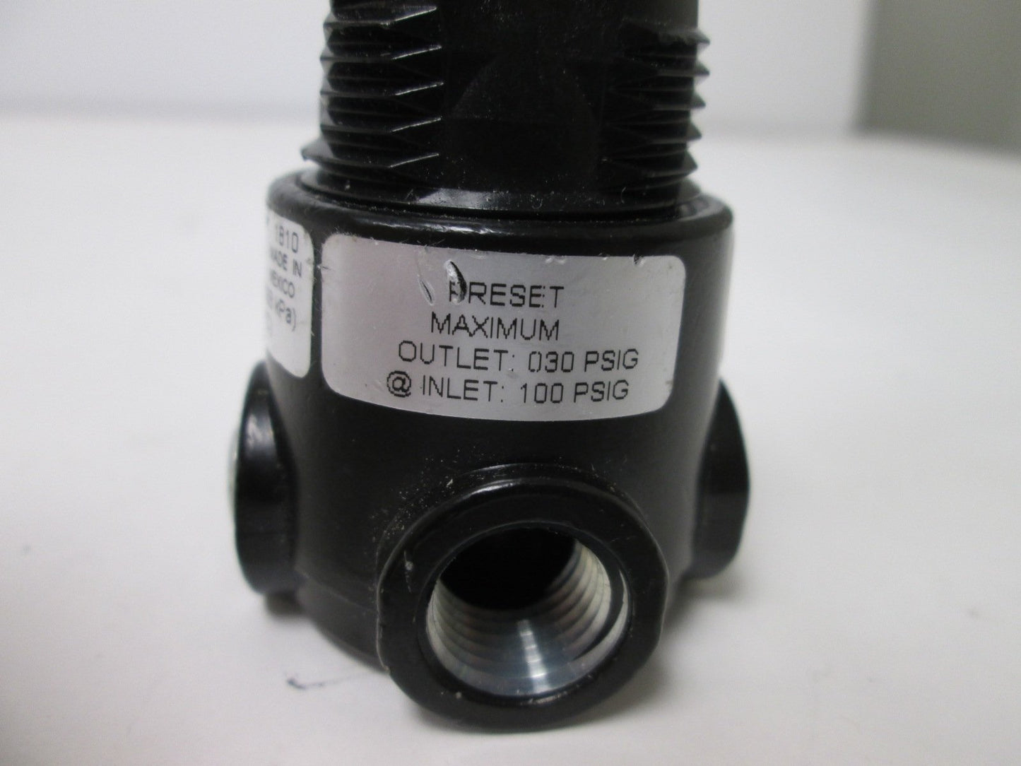 Used Parker 14R111FCL030 Regulator, Ports: 1/4" NPT, Pressure Range: 60psi