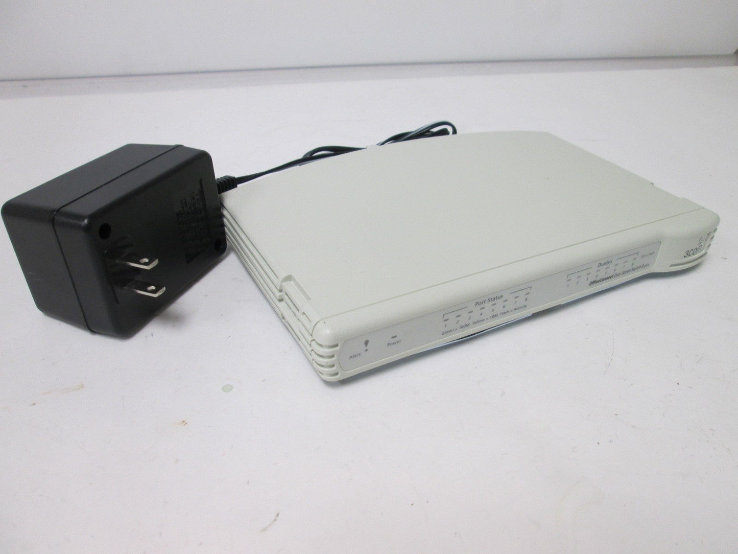 Used 3Com 1679-110-000-4.00 OfficeConnect 8-Port Dual Speed Switch, With Power Supply