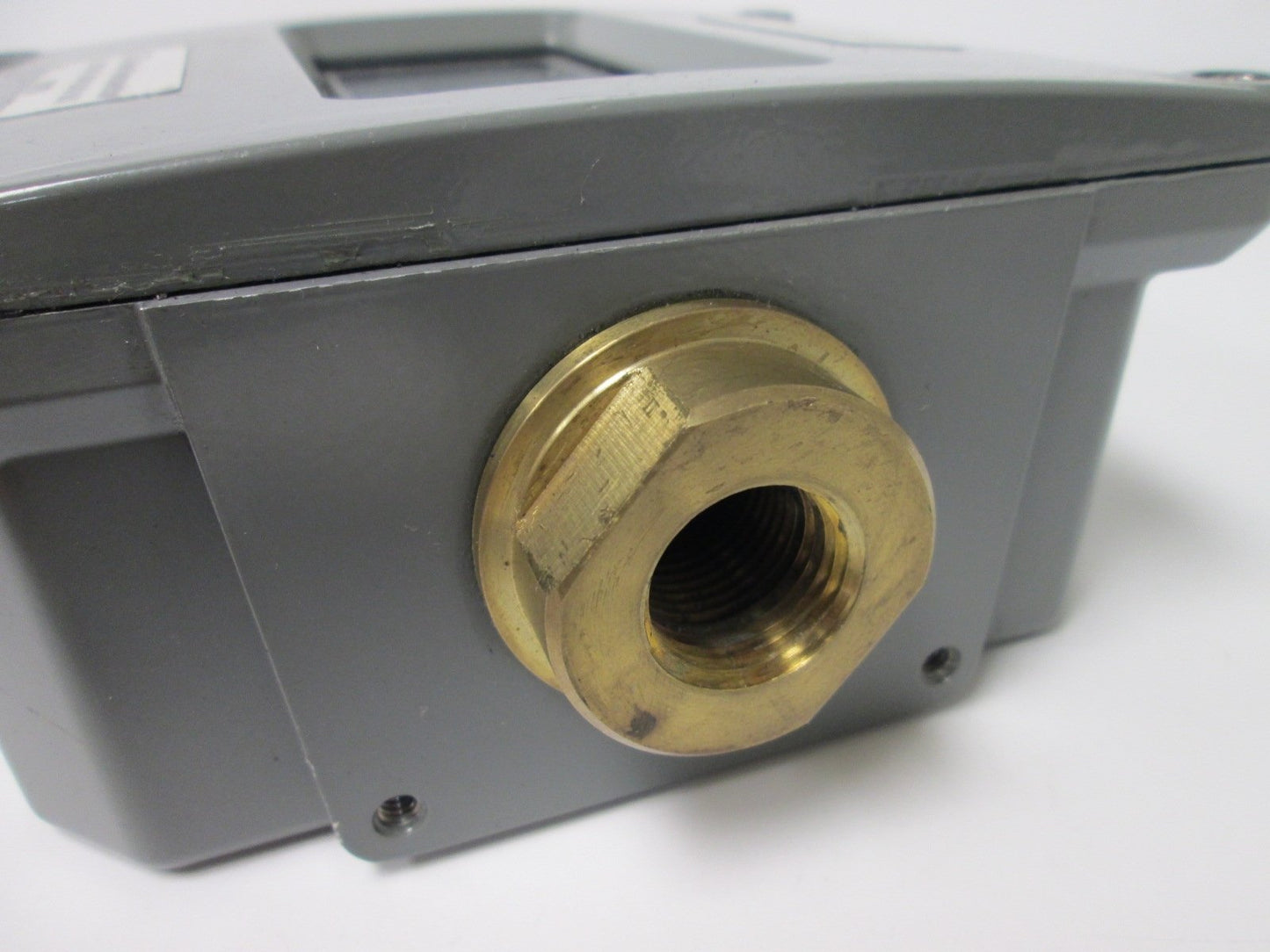 Used Omega HFLR6315D Digital Flow Transmitter (Water), Flow: 1-15GPM, Ports: 1/2" NPT