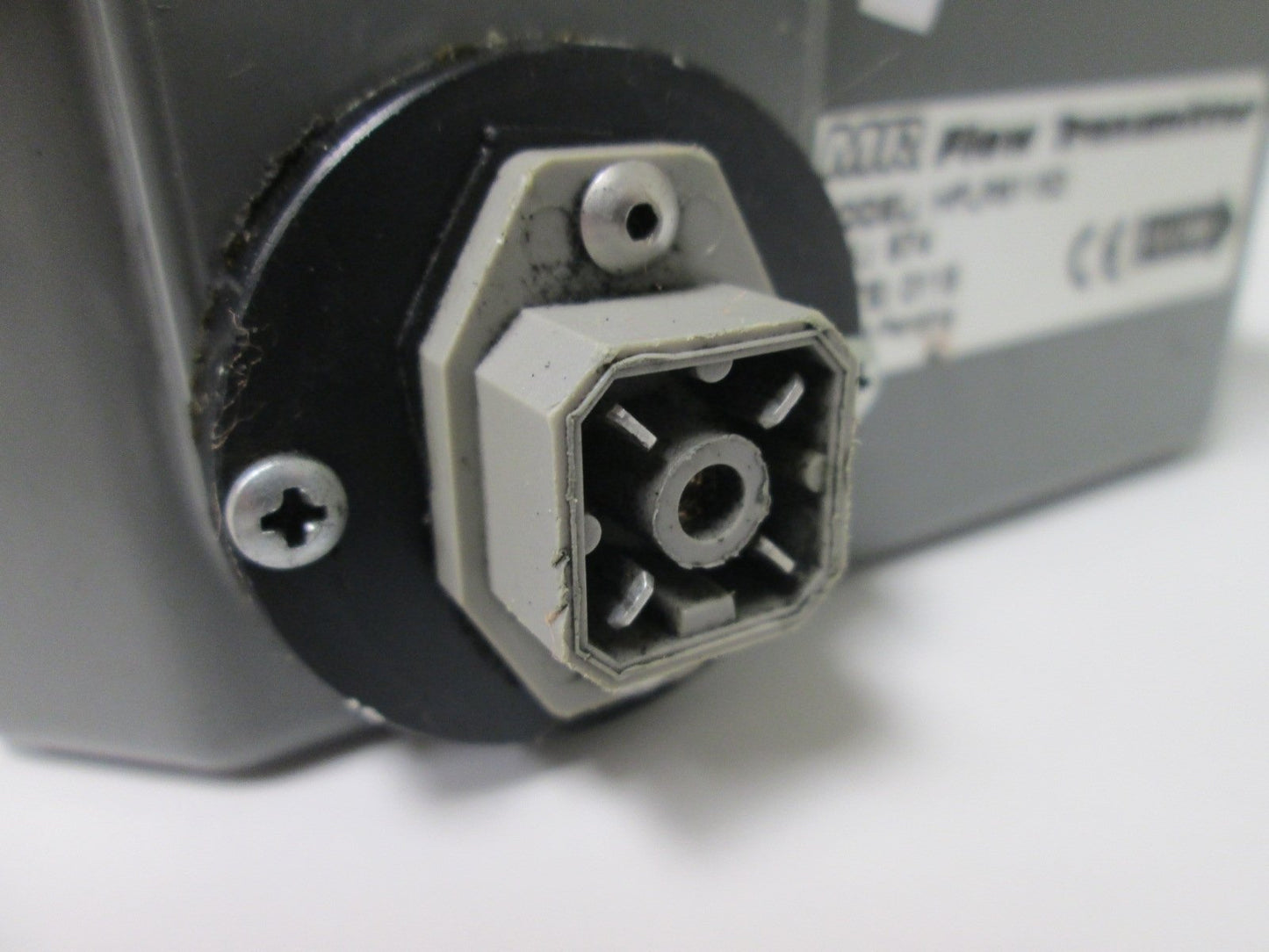 Used Omega HFLR6115D Digital Flow Transmitter (Oil), Flow: 1-15GPM, Ports: 1/2" NPT