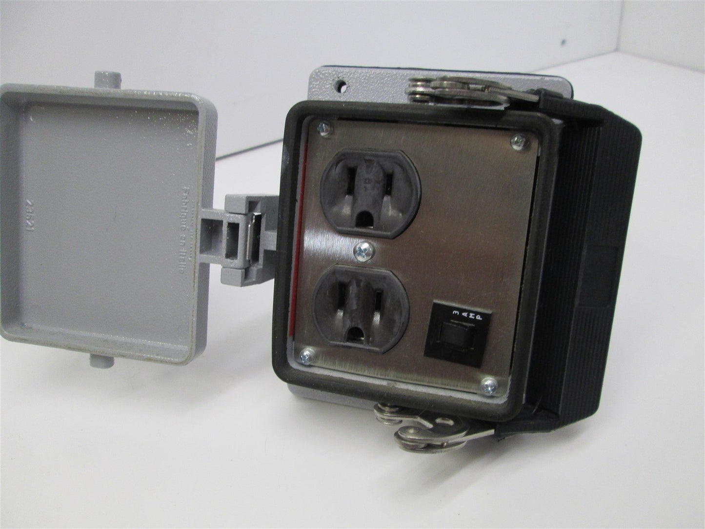 Used Mencom 23521 Programming Device Receptacle Outlet Locking Housing 3 Amp 110V