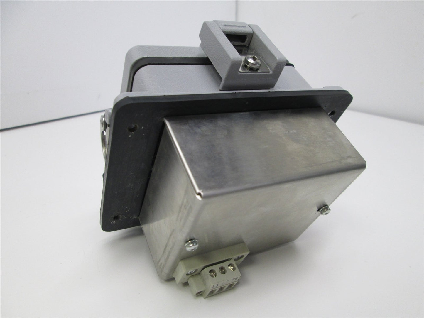 Used Mencom 23521 Programming Device Receptacle Outlet Locking Housing 3 Amp 110V