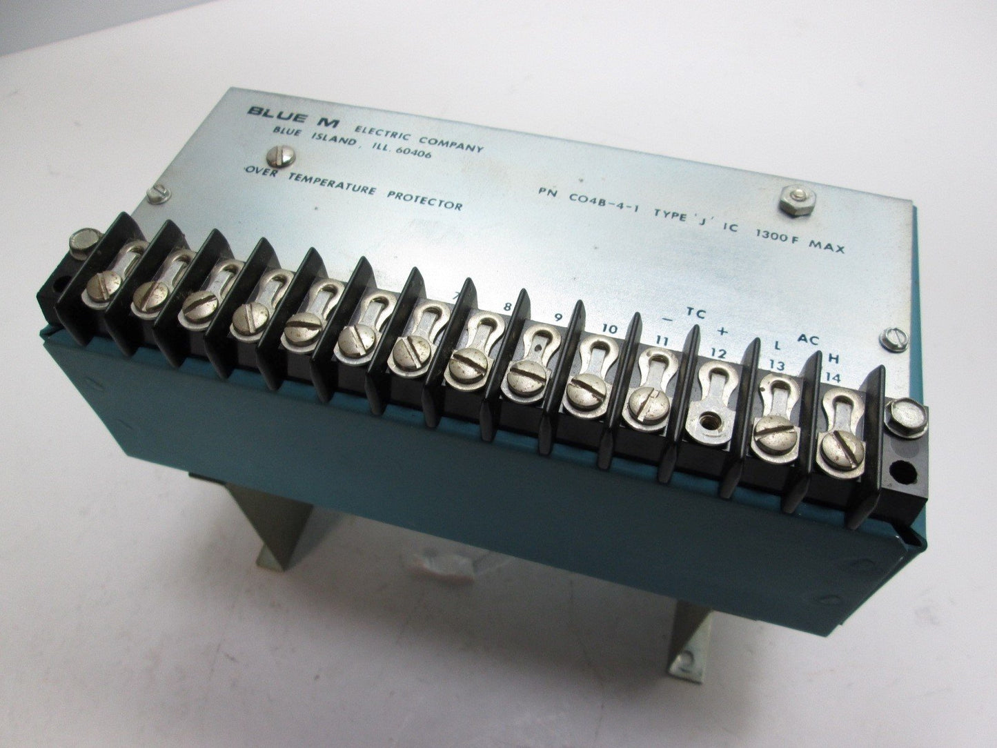 Used Blue M C04B-4-1 Over Temperature Protector, Supply Voltage: 120VAC