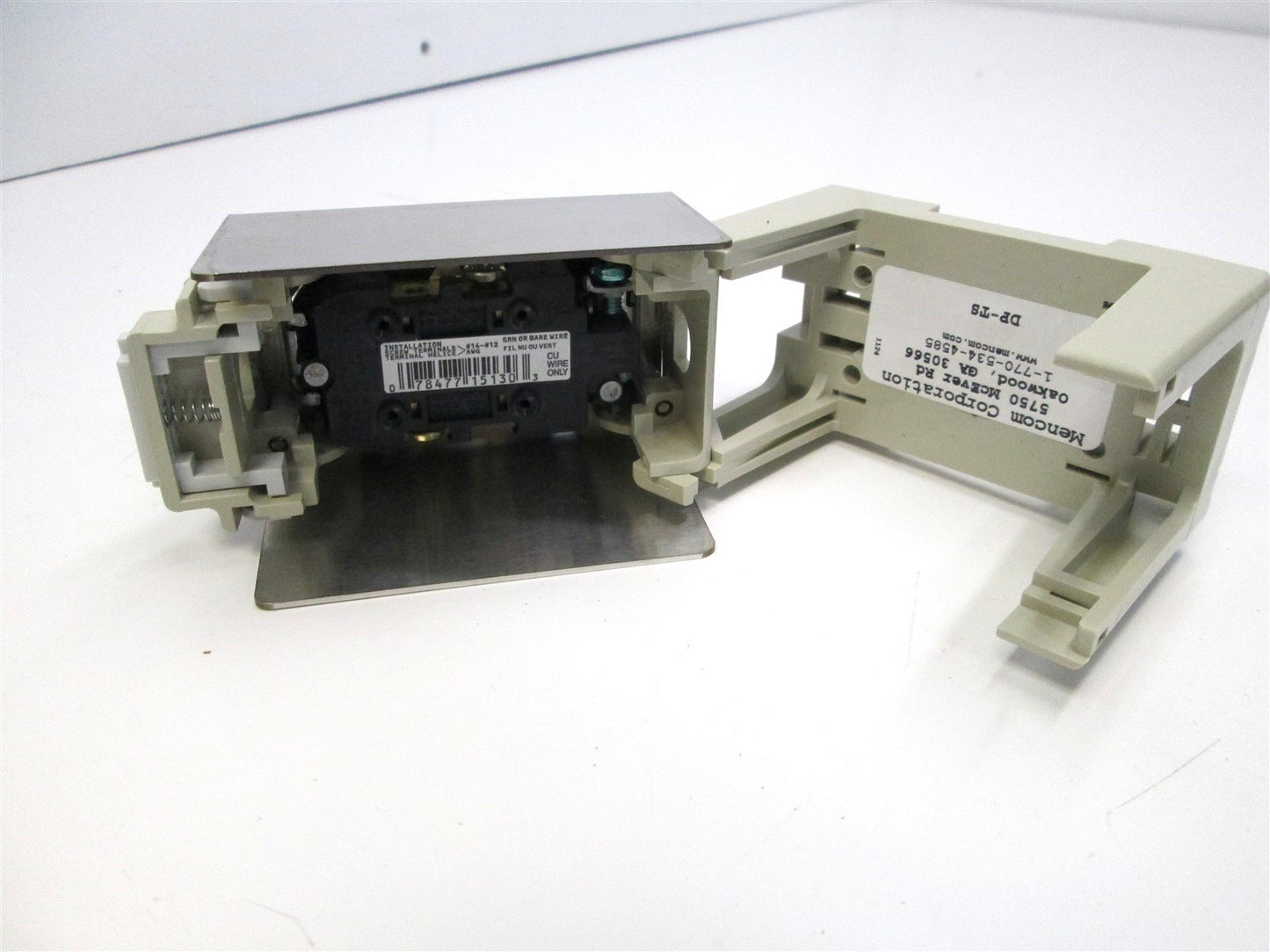 Used Mencom DP-TS Panel Interface Connector w/ Duplex Outlet, TS Housing 120VAC, DIN