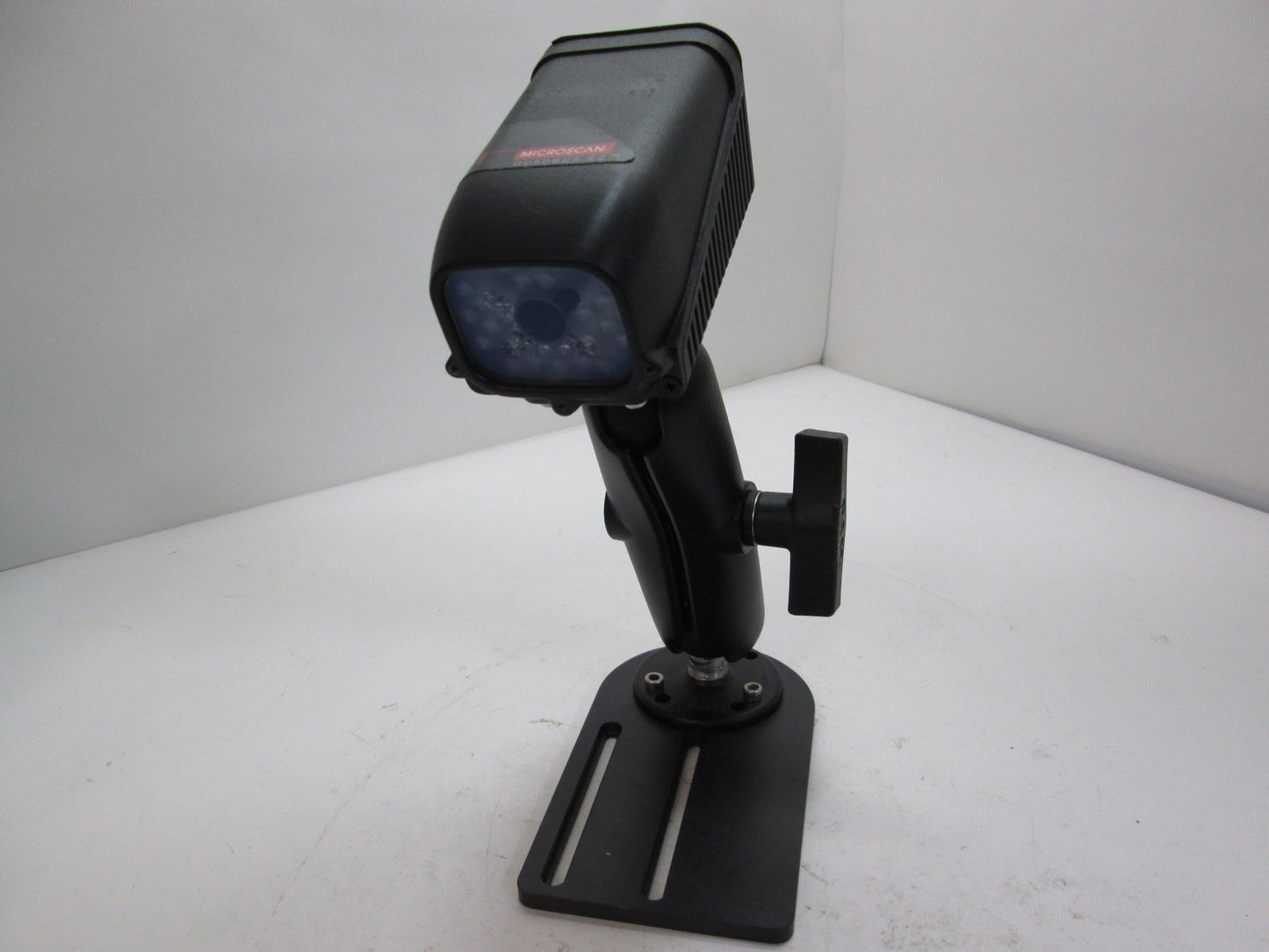 Used Microscan FIS-6700-0003 Quadrus Scanner, High Output LED Light Source, 10-28VDC