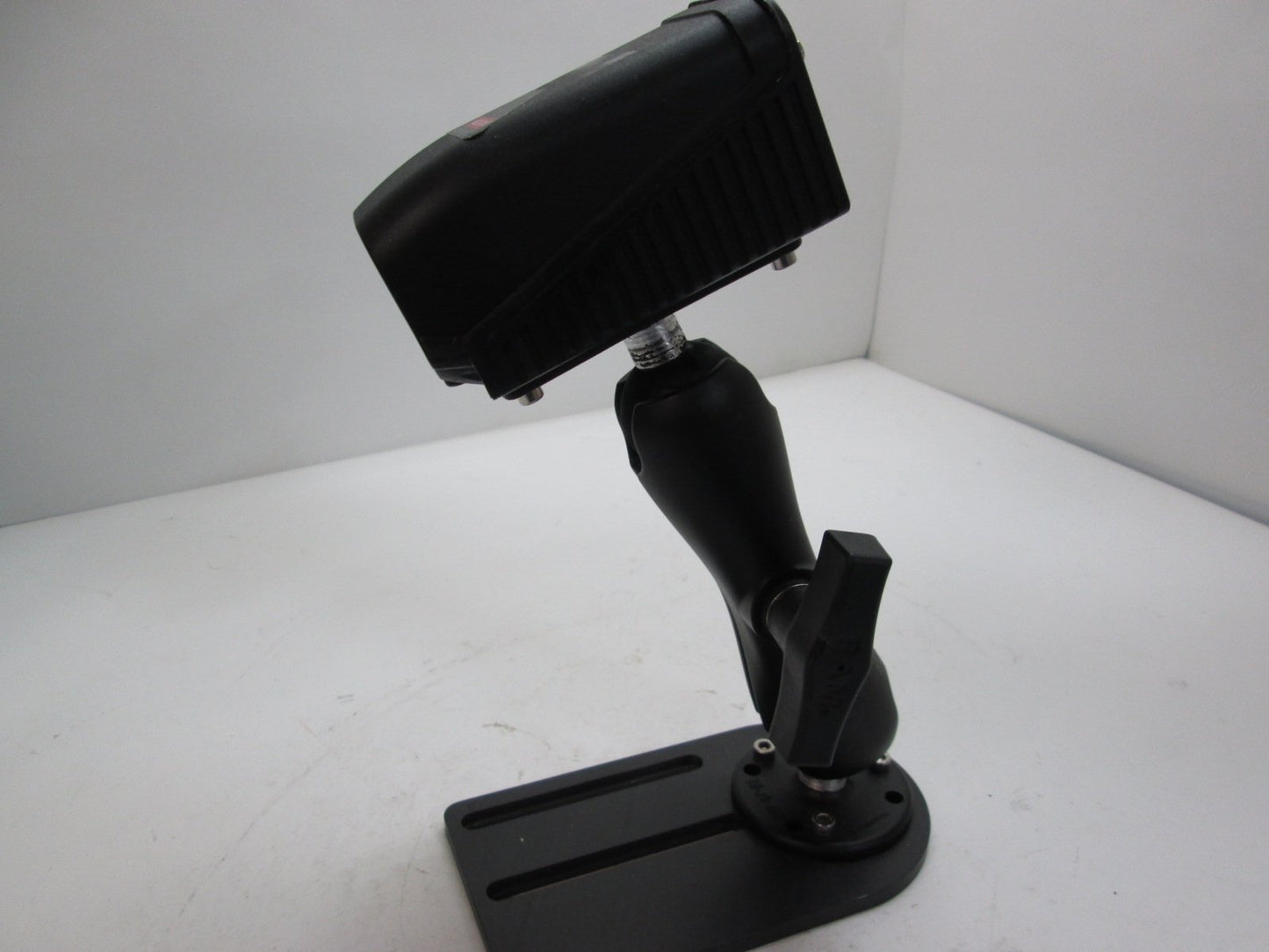 Used Microscan FIS-6700-0003 Quadrus Scanner, High Output LED Light Source, 10-28VDC