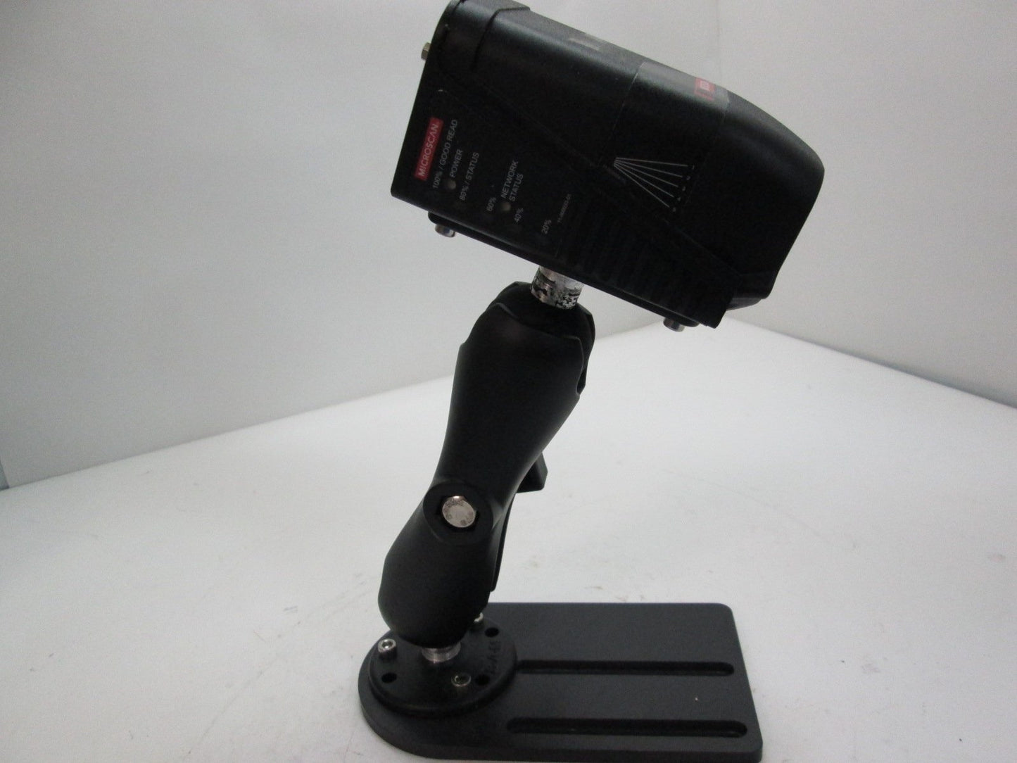 Used Microscan FIS-6700-0003 Quadrus Scanner, High Output LED Light Source, 10-28VDC