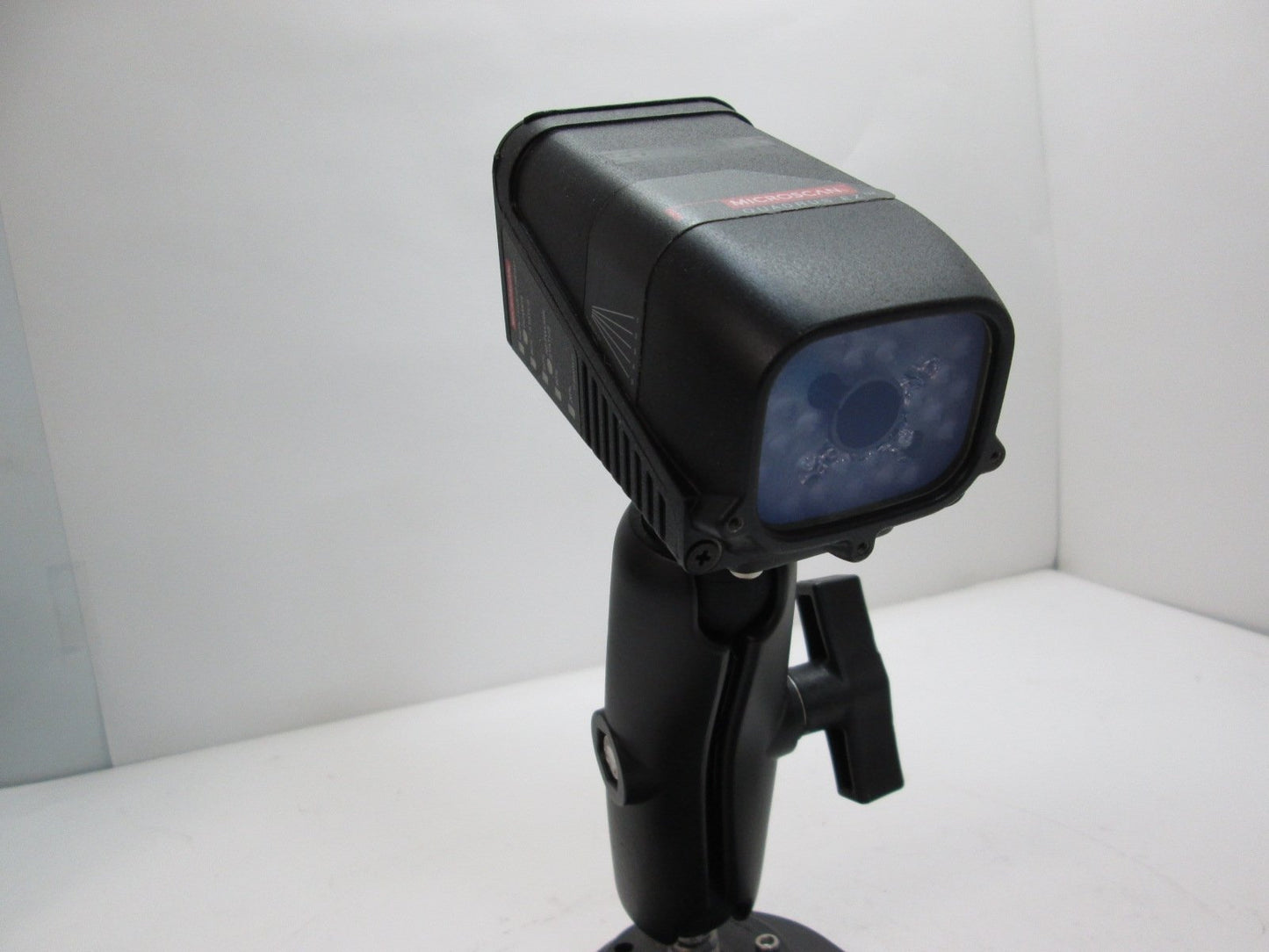 Used Microscan FIS-6700-0003 Quadrus Scanner, High Output LED Light Source, 10-28VDC