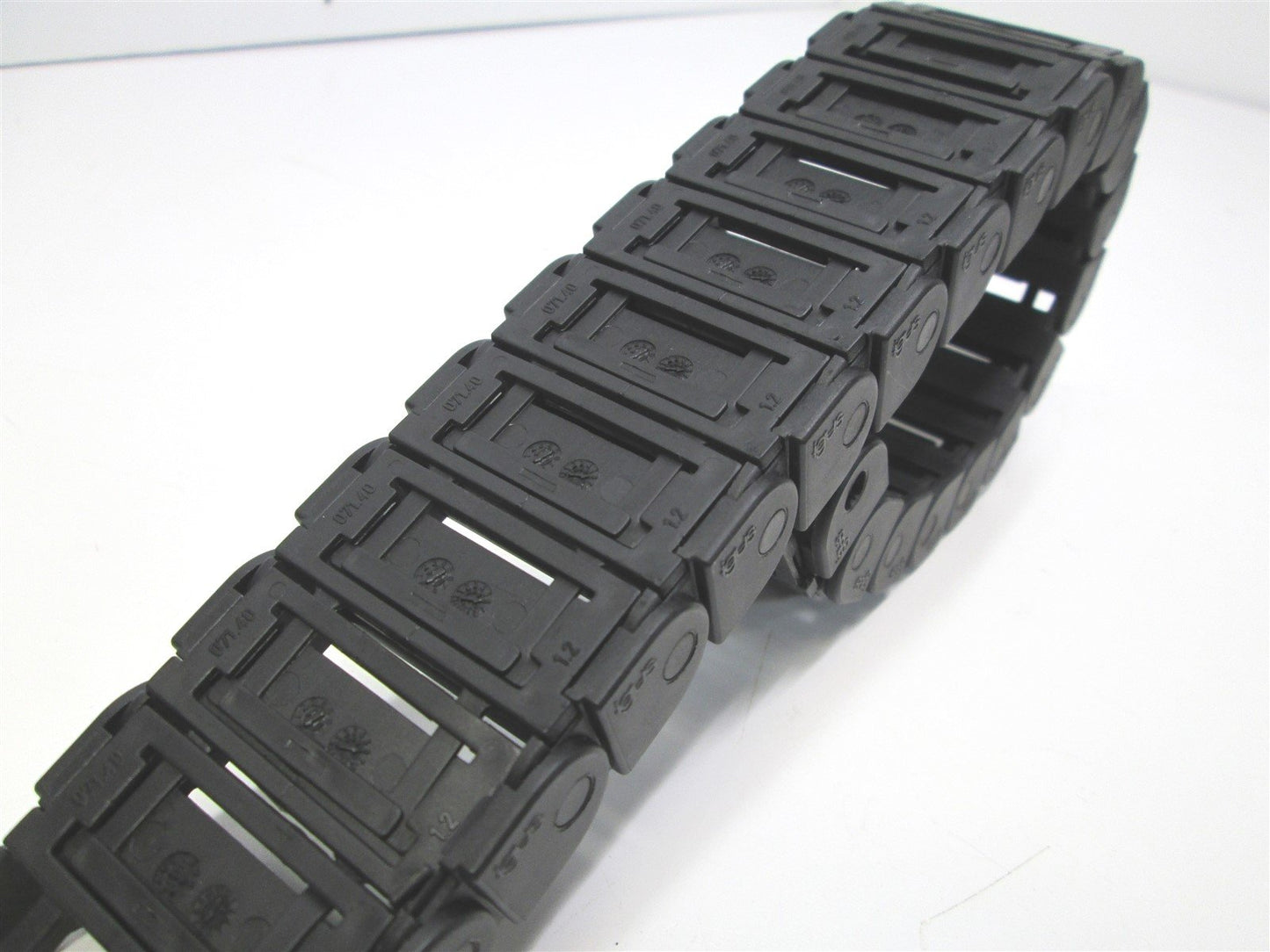 Used Igus 09.40.038 Zipper E-Chain Energy Chain 40mm(W) x 15mm(H) x 16"(L)