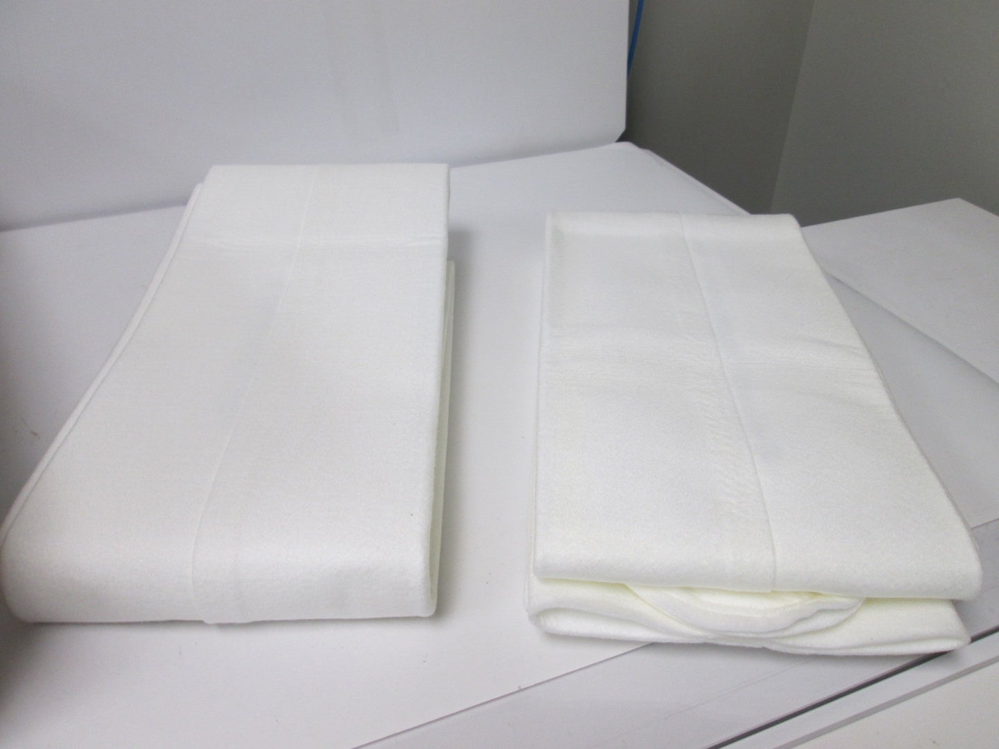 New Lot of 2 New Donaldson P031131-016-210 Polypropylene Bag Filters, 4.85"OD x 125"