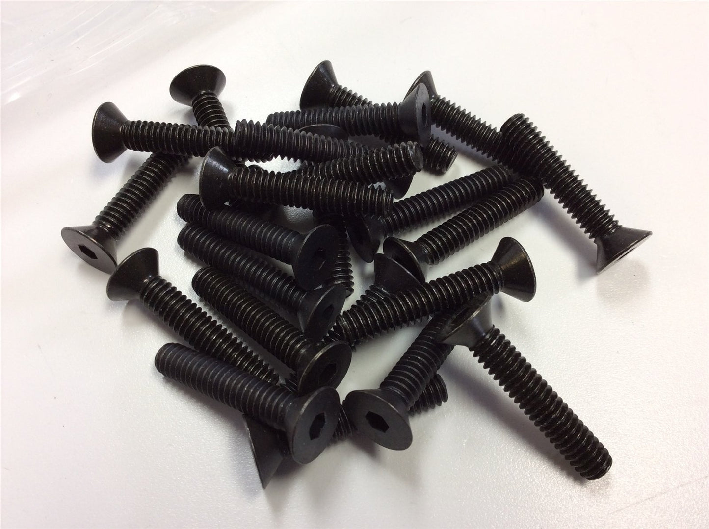 New – Open box Lot of 370 1/4"-20 x 1-1/8" Flat Head Cap Screws Black Oxide Hardware