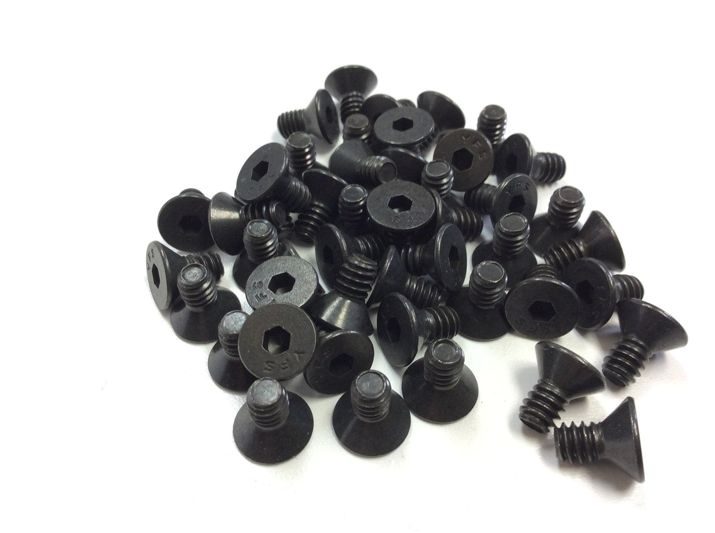New – Open box Lot of 2675 10-24 x 3/8" Flat Head Cap Screws Machine Black Oxide Hardware